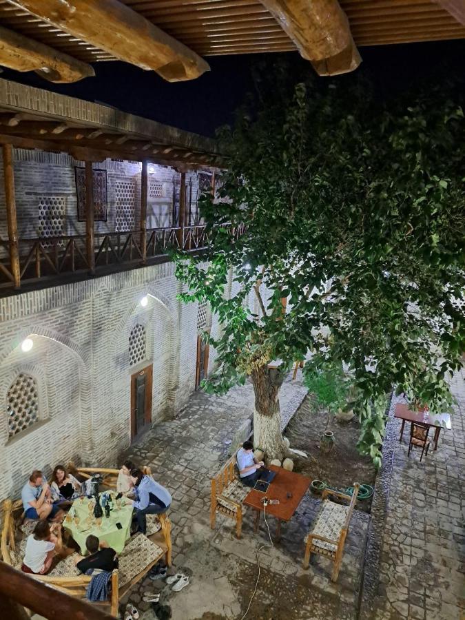 Ohun Caravan Sarai XIX بخارى المظهر الخارجي الصورة
